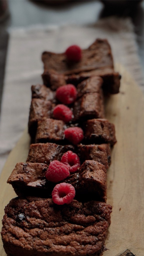 Schoko-Bananenbrot mit Himbeeren – Rezept aus Abs are made in the Kitchen